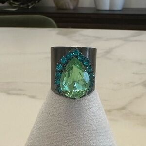 TOVA - Large Peridot and Blue Topaz Teardrop Crystal Ring in Gunmetal
